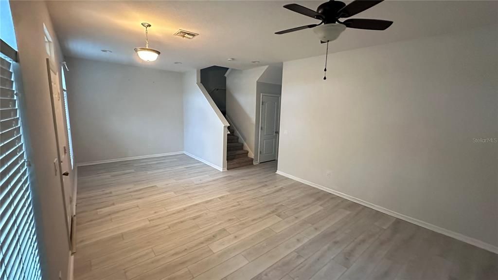 For Sale: $329,900 (3 beds, 2 baths, 1644 Square Feet)