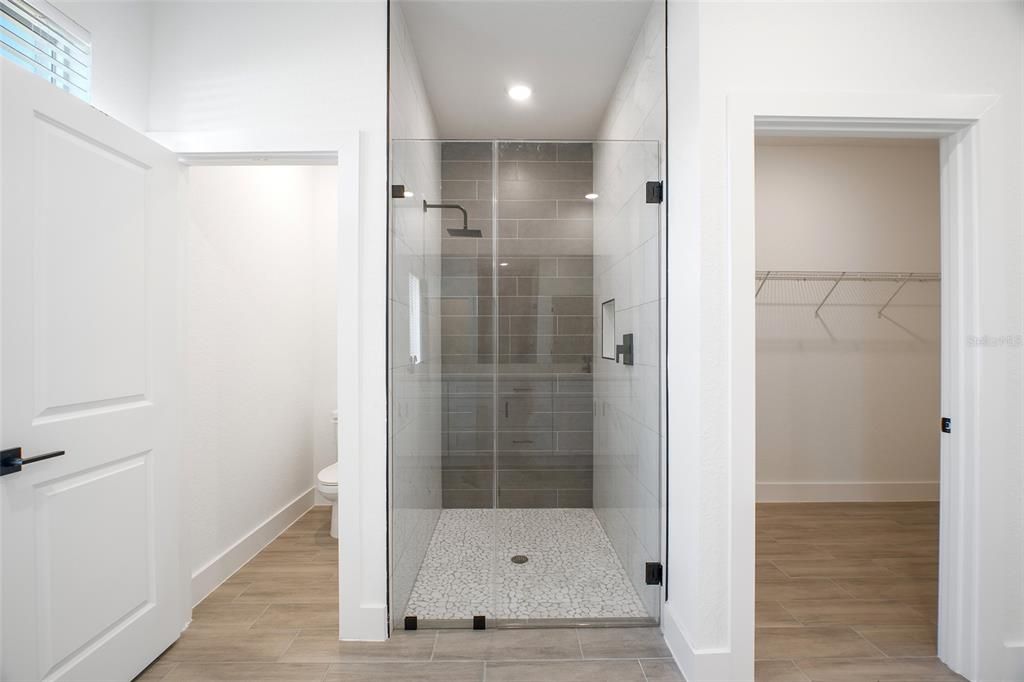 For Rent: $2,565 (4 beds, 2 baths, 1882 Square Feet)