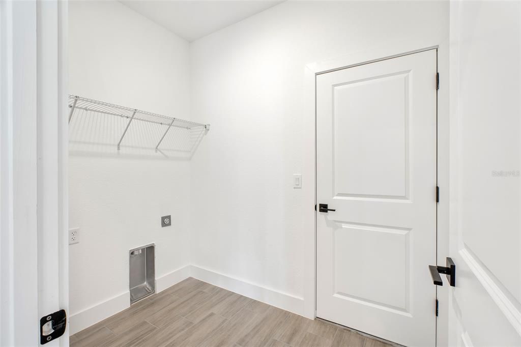 For Rent: $2,565 (4 beds, 2 baths, 1882 Square Feet)