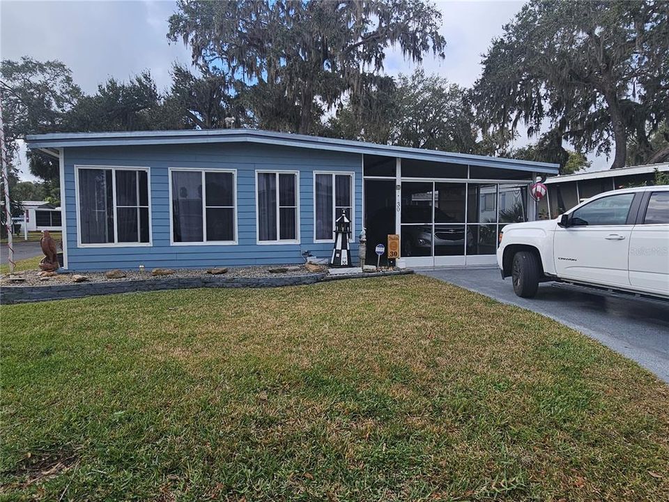 For Sale: $139,900 (2 beds, 2 baths, 828 Square Feet)