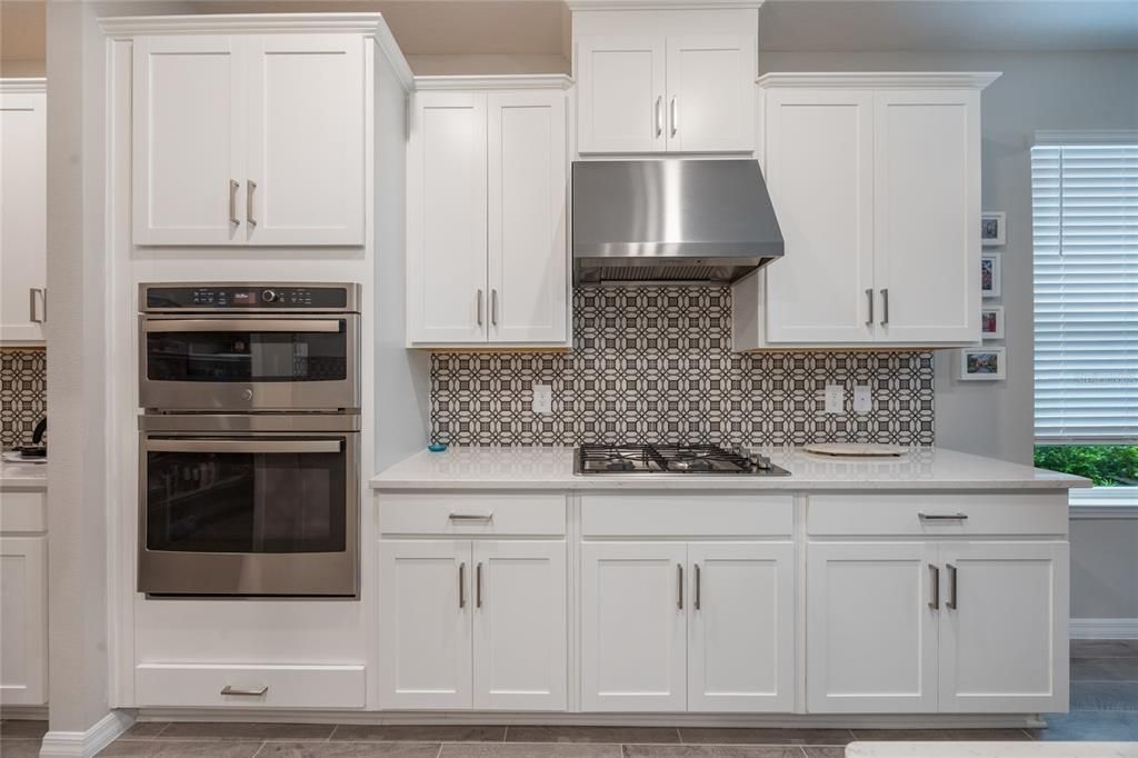 Lower cabinets have convenient roll out drawers.