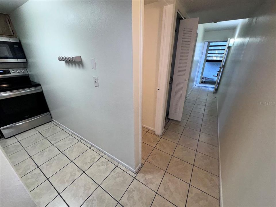 For Sale: $112,000 (1 beds, 1 baths, 504 Square Feet)