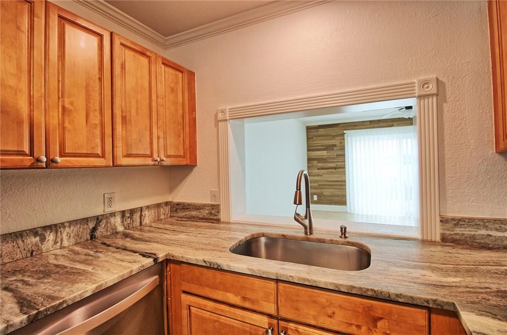 For Rent: $2,000 (2 beds, 1 baths, 726 Square Feet)