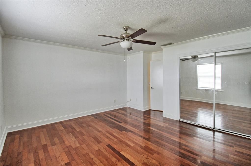 For Rent: $2,000 (2 beds, 1 baths, 726 Square Feet)