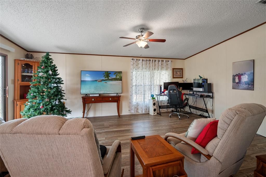 For Sale: $242,500 (2 beds, 2 baths, 1144 Square Feet)