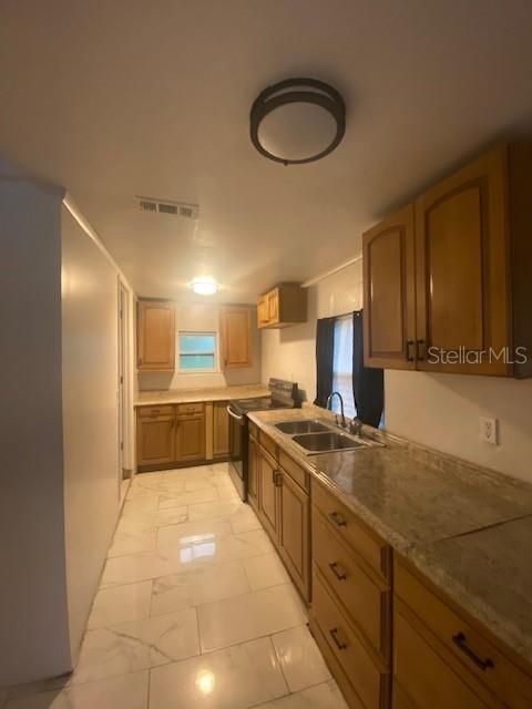 For Rent: $1,695 (4 beds, 2 baths, 1176 Square Feet)