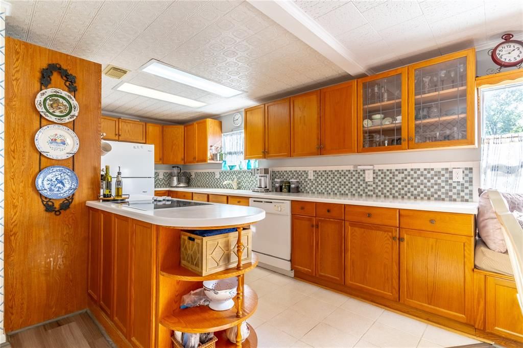 large kitchen with room to cook