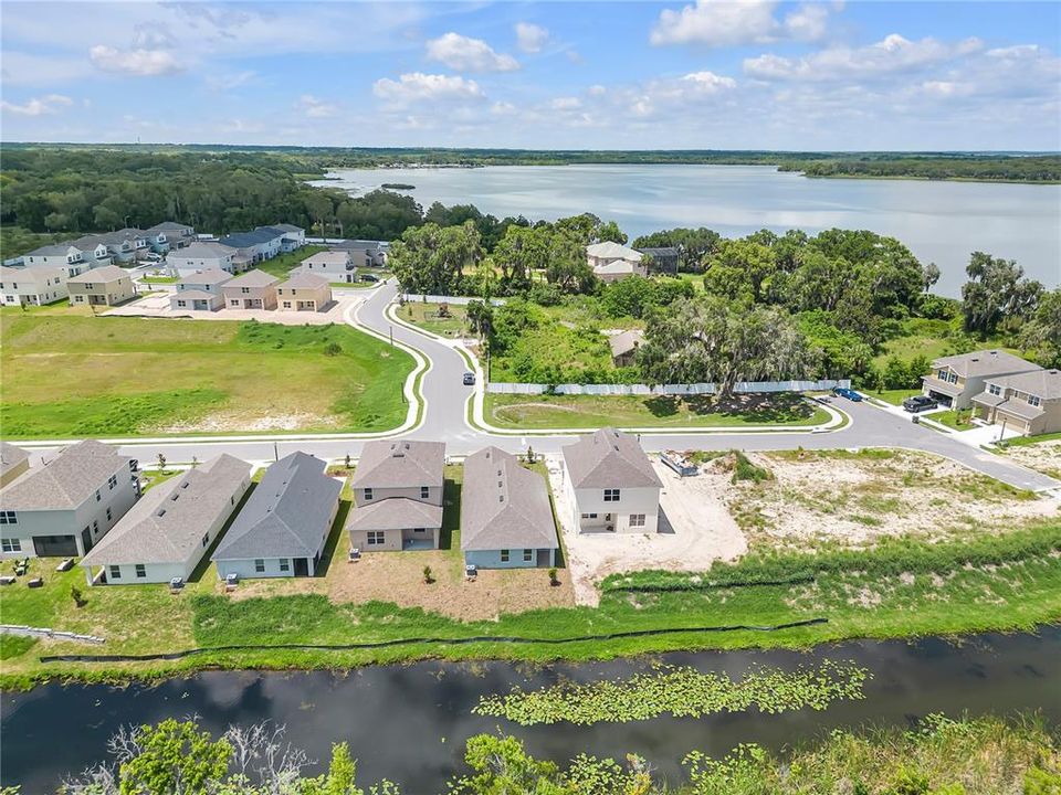 **Private boat ramp, with acces to th lake.