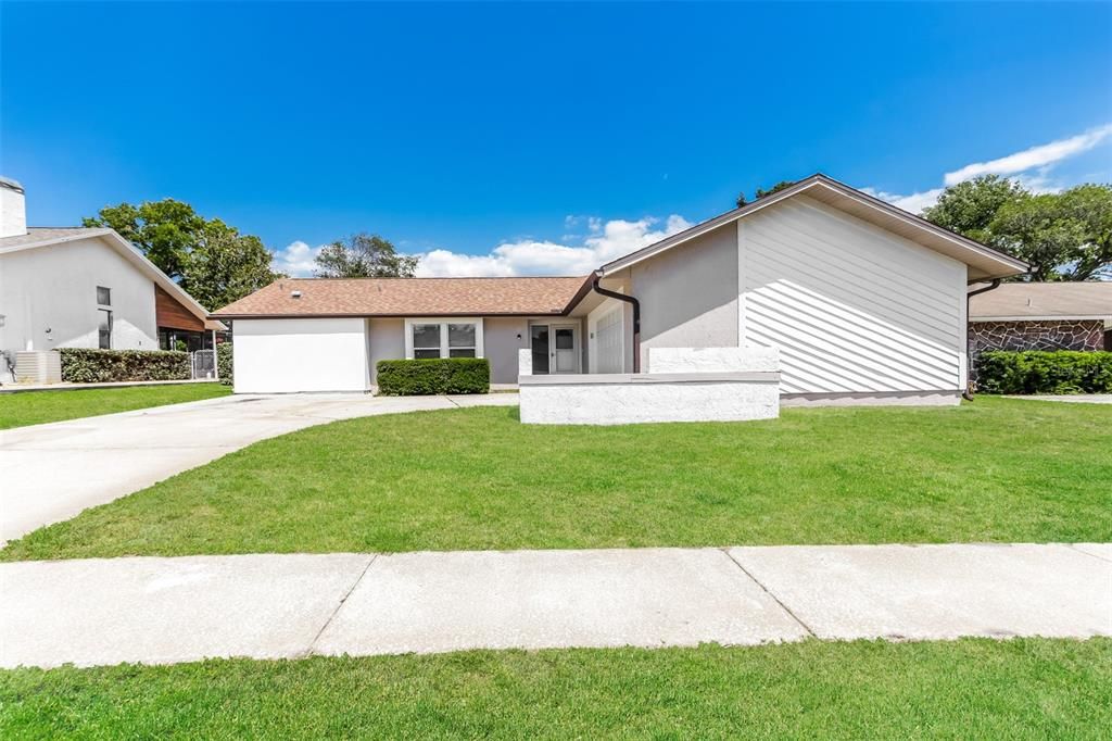 For Sale: $292,000 (3 beds, 2 baths, 1594 Square Feet)