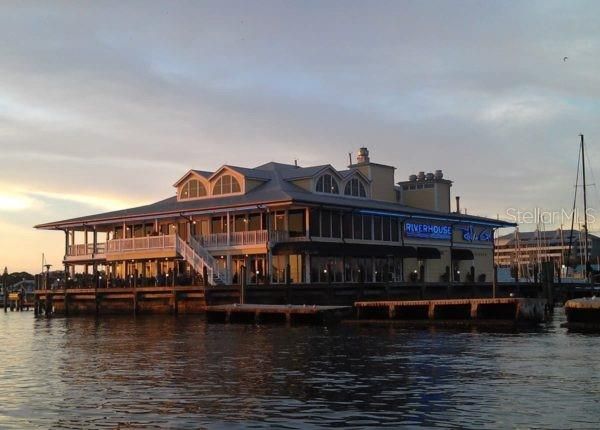 Riverhouse Reef & Grill