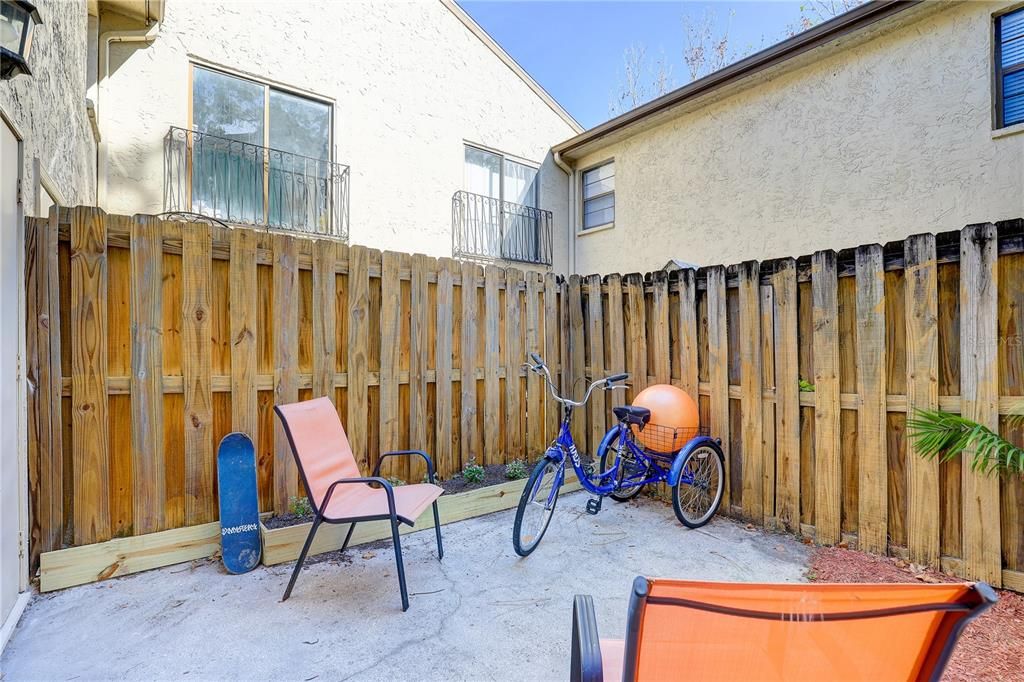 For Sale: $215,000 (2 beds, 1 baths, 1202 Square Feet)