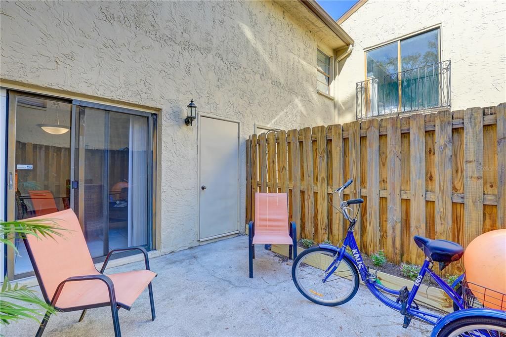 For Sale: $215,000 (2 beds, 1 baths, 1202 Square Feet)