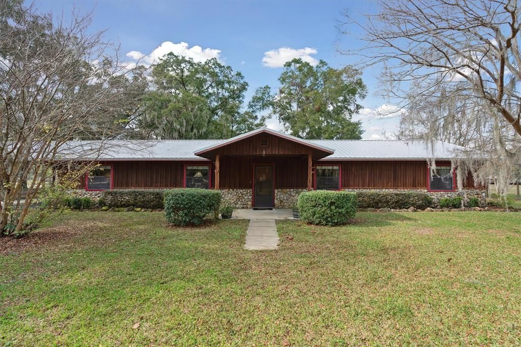 For Sale: $550,000 (3 beds, 2 baths, 1820 Square Feet)