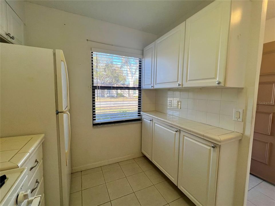 合同活跃: $110,000 (2 贝兹, 1 浴室, 812 平方英尺)