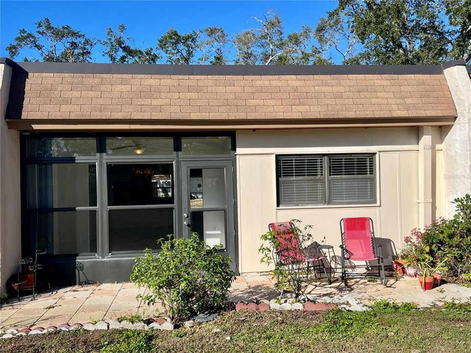 合同活跃: $110,000 (2 贝兹, 1 浴室, 812 平方英尺)