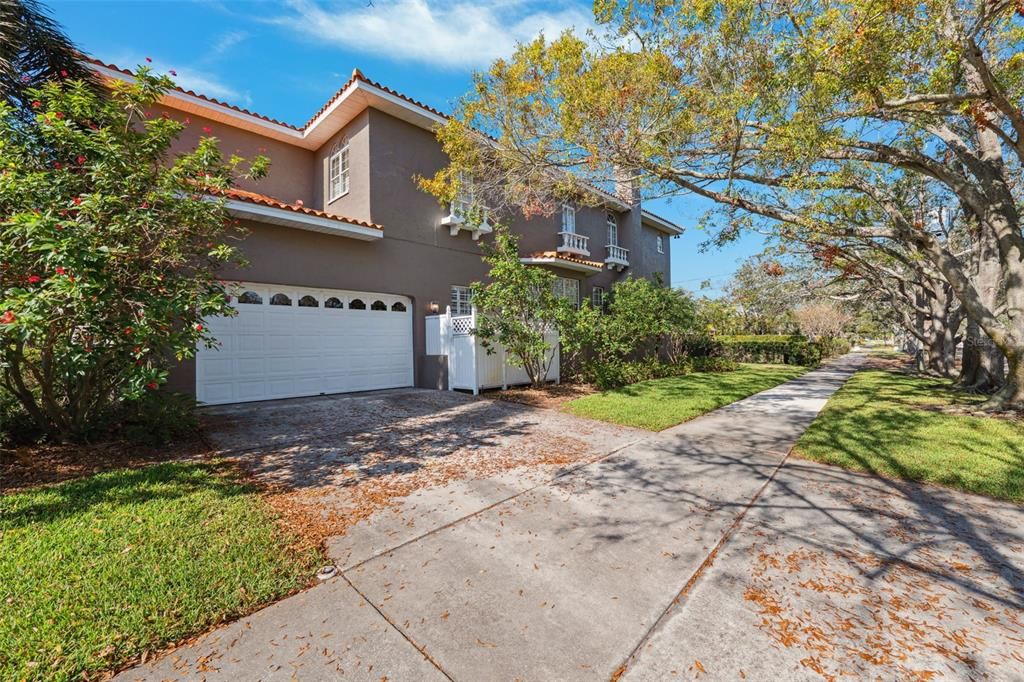 For Sale: $2,300,000 (4 beds, 3 baths, 3682 Square Feet)