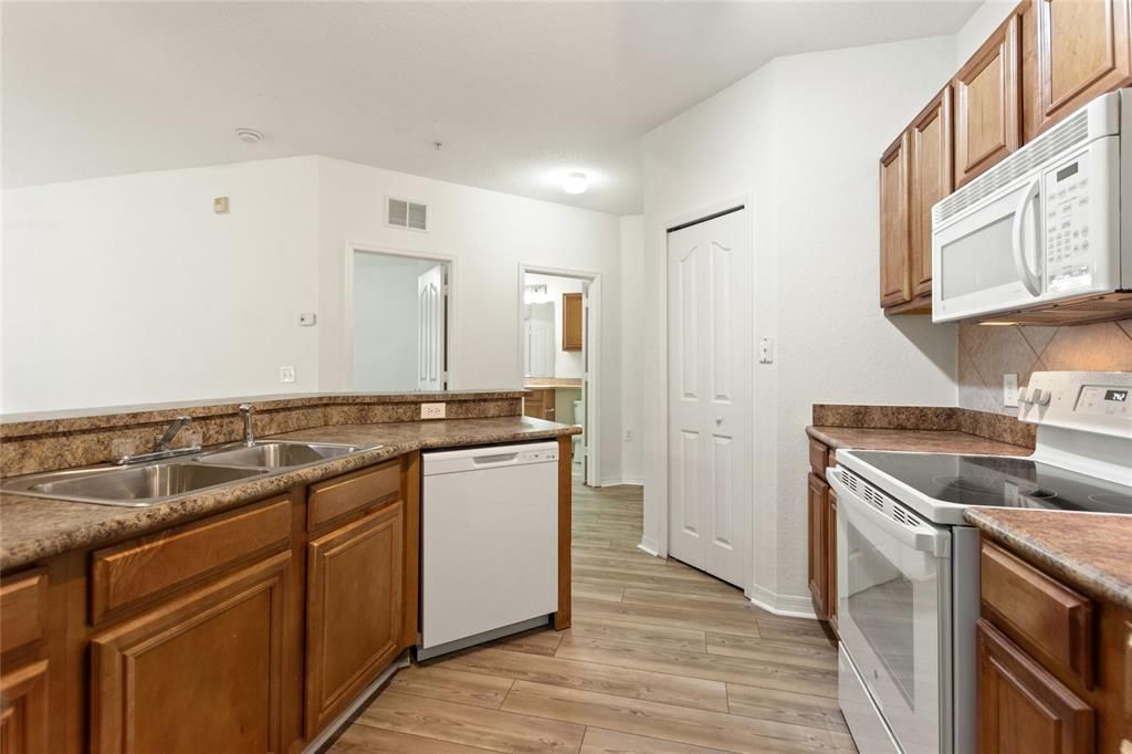 For Rent: $1,750 (2 beds, 2 baths, 1138 Square Feet)