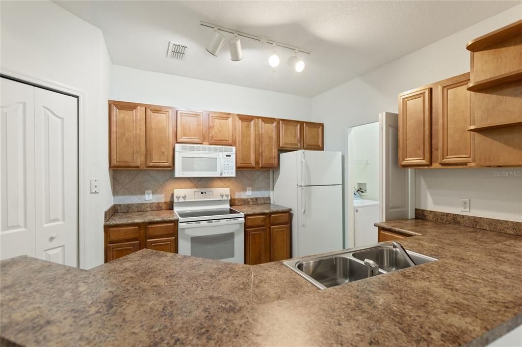 For Rent: $1,750 (2 beds, 2 baths, 1138 Square Feet)