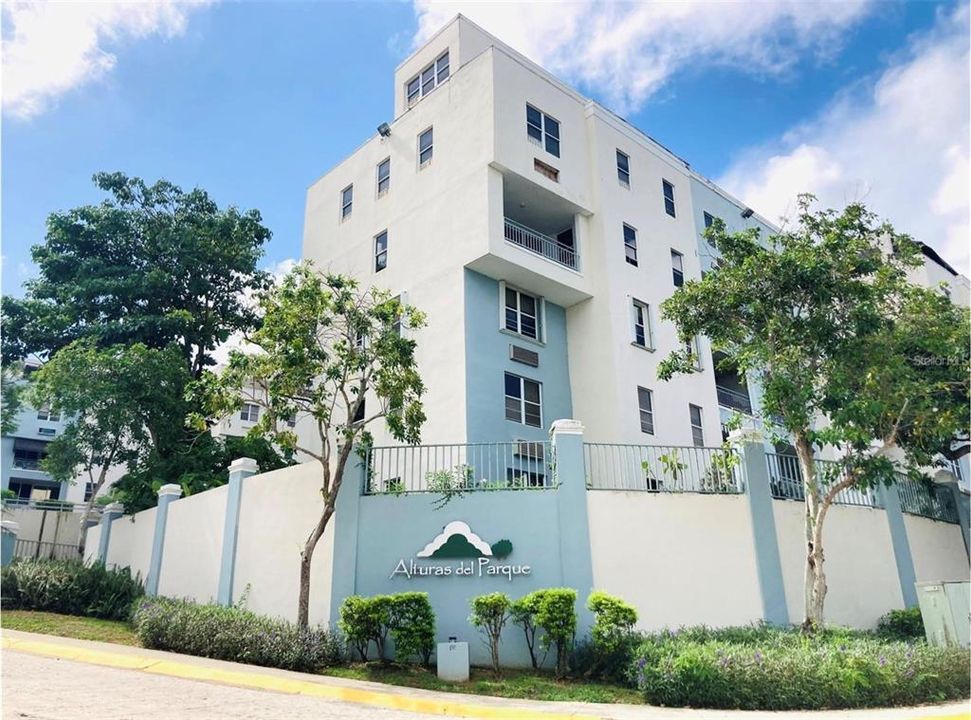 Recently Rented: $1,500 (3 beds, 2 baths, 1400 Square Feet)