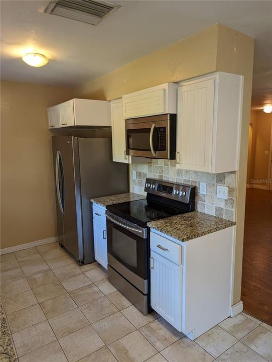 For Rent: $2,950 (4 beds, 2 baths, 1303 Square Feet)