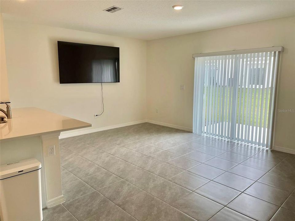 For Rent: $1,950 (3 beds, 2 baths, 1463 Square Feet)