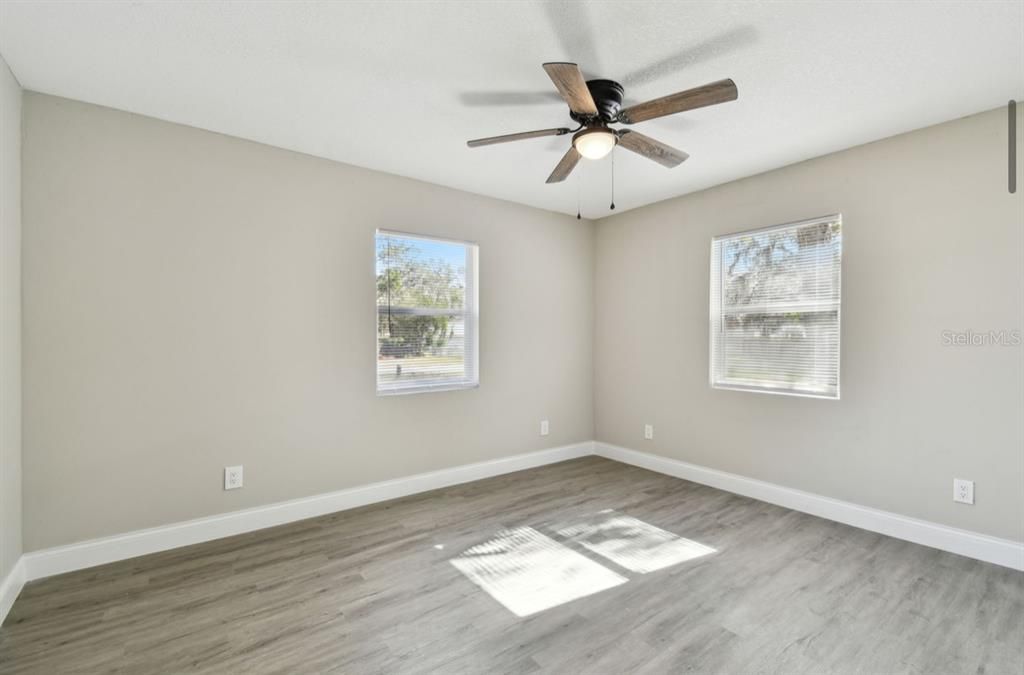 For Sale: $325,000 (3 beds, 2 baths, 1142 Square Feet)