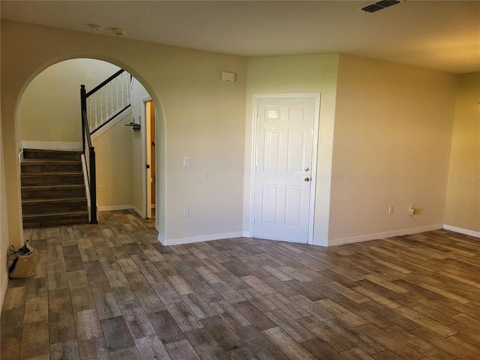 For Rent: $2,350 (3 beds, 2 baths, 1642 Square Feet)