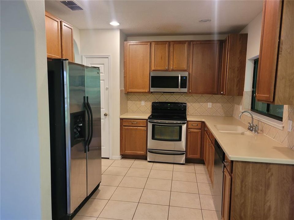 For Rent: $2,350 (3 beds, 2 baths, 1642 Square Feet)