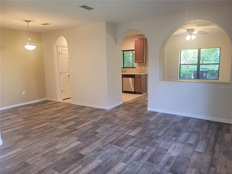 For Rent: $2,350 (3 beds, 2 baths, 1642 Square Feet)