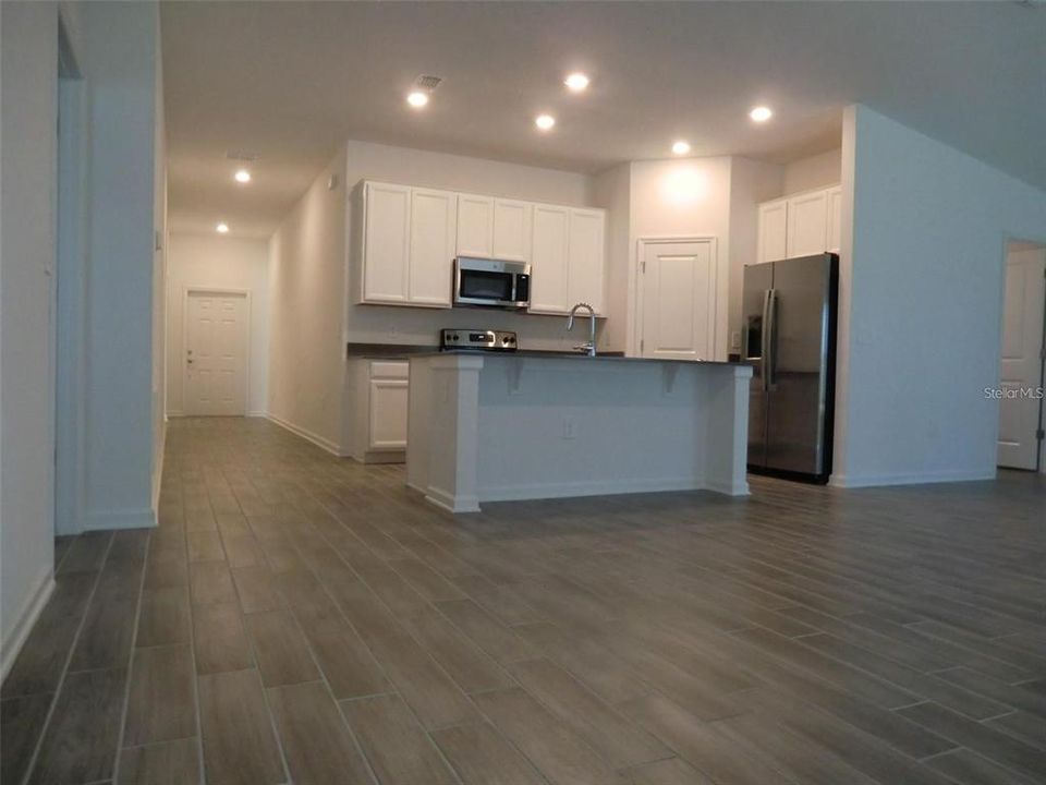 For Rent: $2,100 (3 beds, 2 baths, 1555 Square Feet)