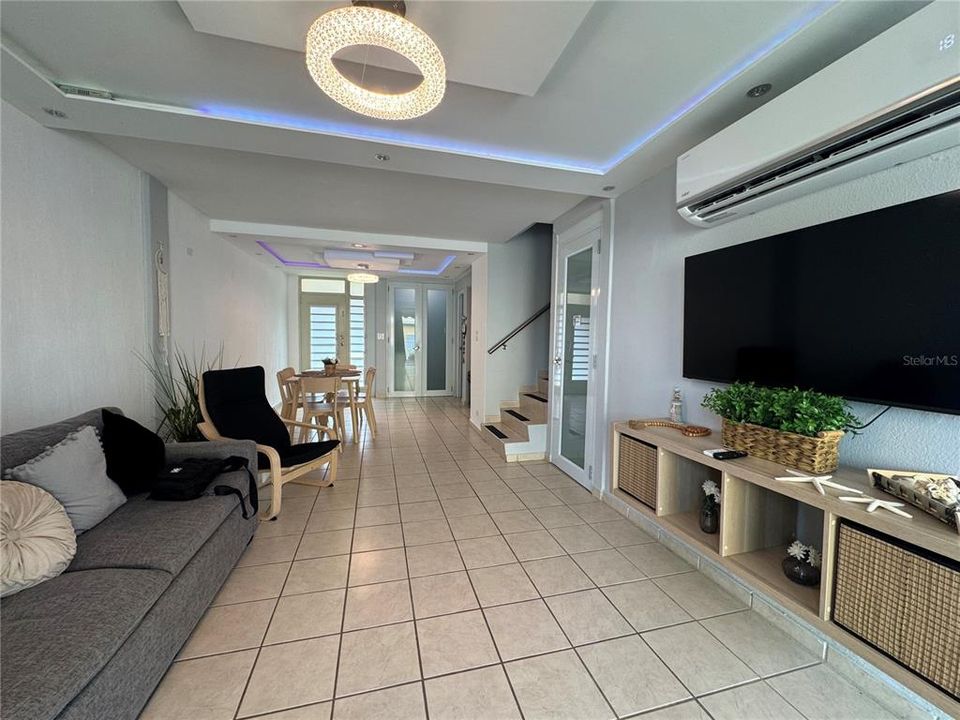 Recently Rented: $1,500 (3 beds, 3 baths, 1300 Square Feet)