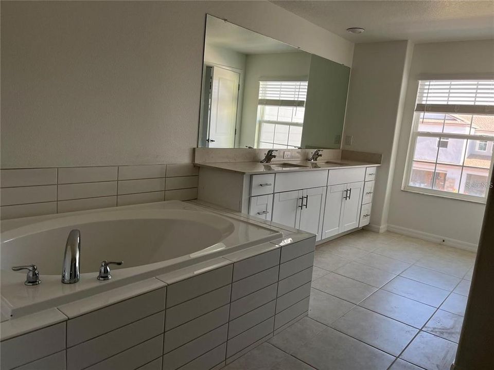 For Rent: $2,500 (3 beds, 2 baths, 2319 Square Feet)