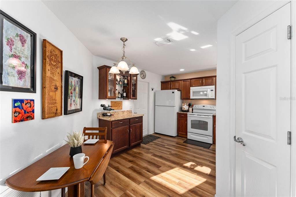 For Sale: $350,000 (2 beds, 2 baths, 1196 Square Feet)