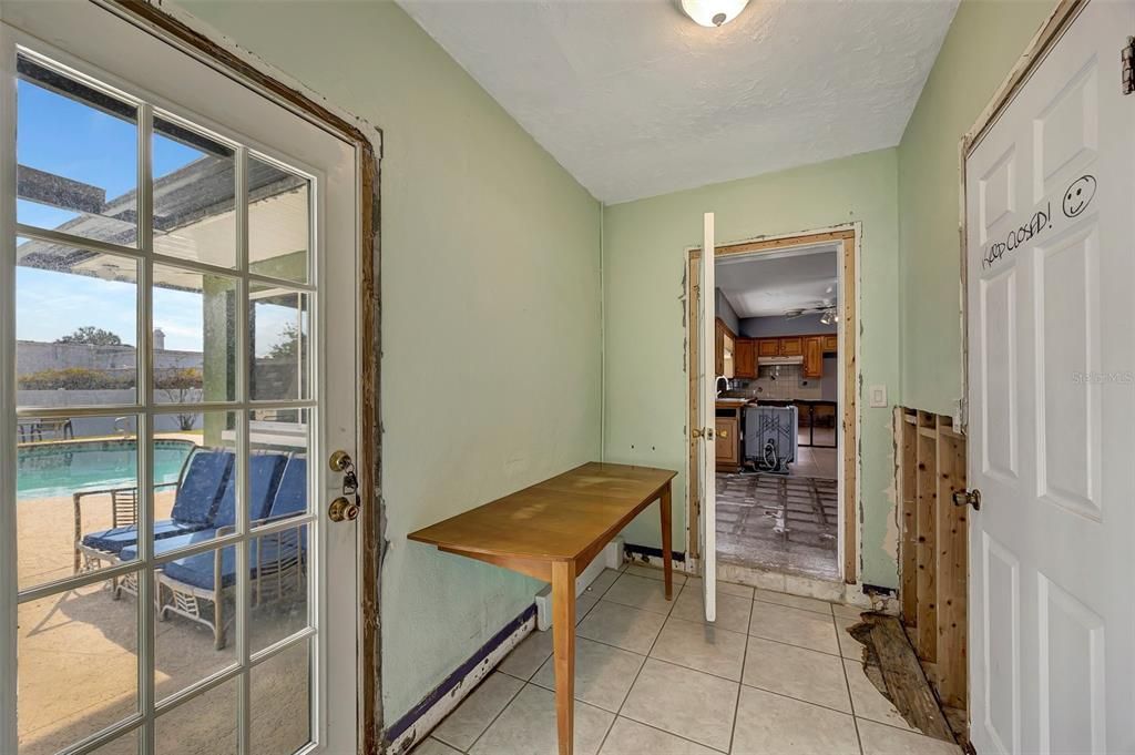 For Sale: $325,000 (2 beds, 2 baths, 1304 Square Feet)