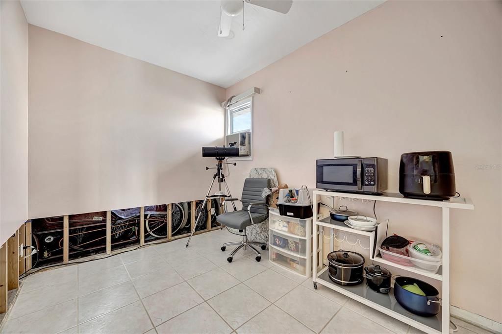 For Sale: $325,000 (2 beds, 2 baths, 1304 Square Feet)