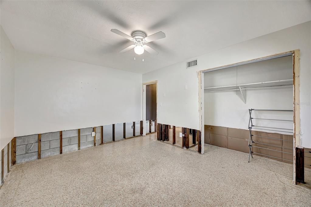 For Sale: $325,000 (2 beds, 2 baths, 1304 Square Feet)