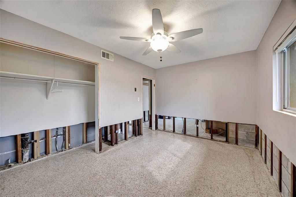 For Sale: $325,000 (2 beds, 2 baths, 1304 Square Feet)