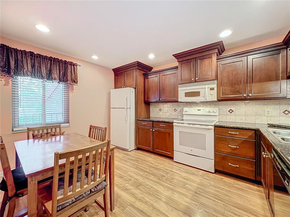 For Sale: $245,000 (3 beds, 2 baths, 1653 Square Feet)