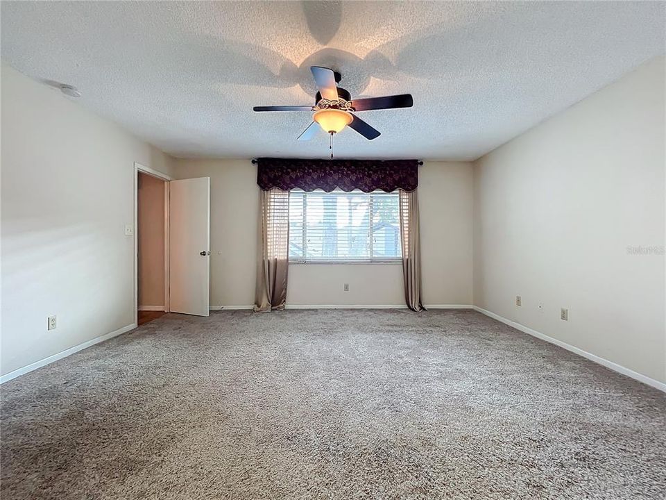 For Sale: $245,000 (3 beds, 2 baths, 1653 Square Feet)