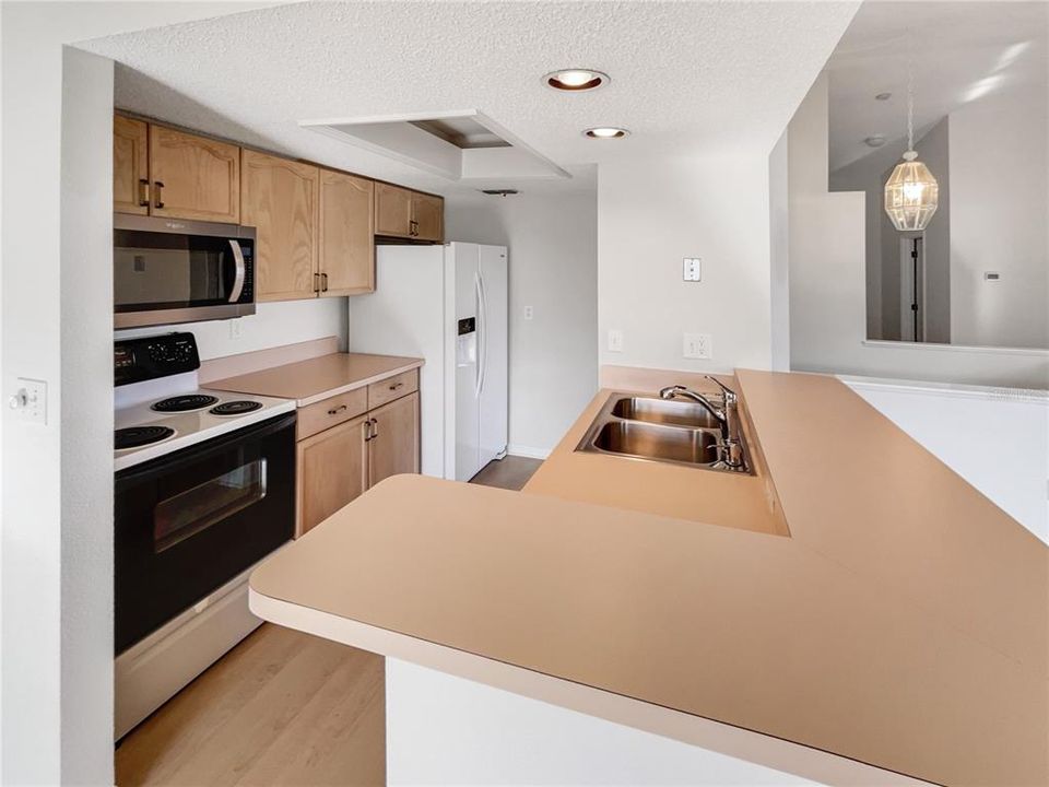 For Sale: $455,000 (2 beds, 2 baths, 1114 Square Feet)