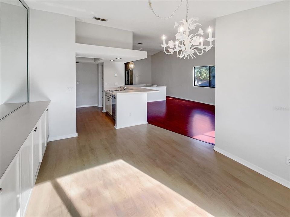 For Sale: $455,000 (2 beds, 2 baths, 1114 Square Feet)