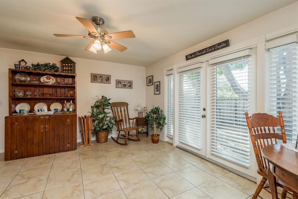 For Sale: $399,000 (3 beds, 2 baths, 1559 Square Feet)