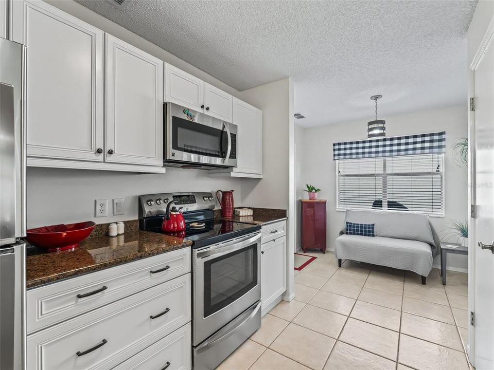 For Sale: $334,900 (2 beds, 2 baths, 1326 Square Feet)