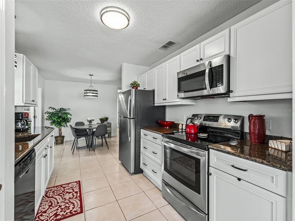 For Sale: $334,900 (2 beds, 2 baths, 1326 Square Feet)