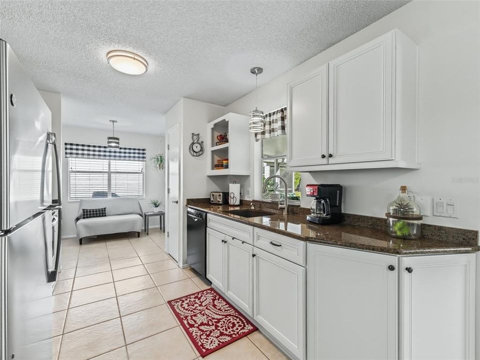 For Sale: $334,900 (2 beds, 2 baths, 1326 Square Feet)