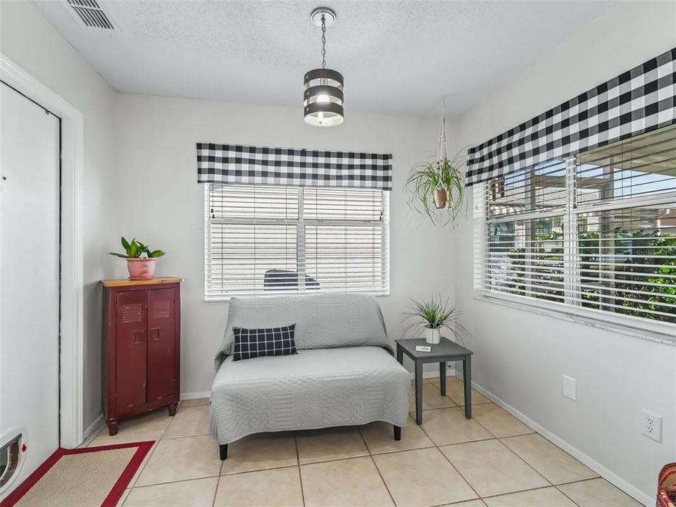 For Sale: $334,900 (2 beds, 2 baths, 1326 Square Feet)