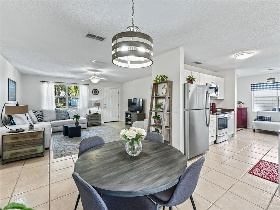 For Sale: $334,900 (2 beds, 2 baths, 1326 Square Feet)