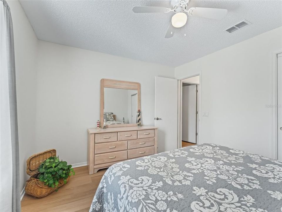 For Sale: $334,900 (2 beds, 2 baths, 1326 Square Feet)