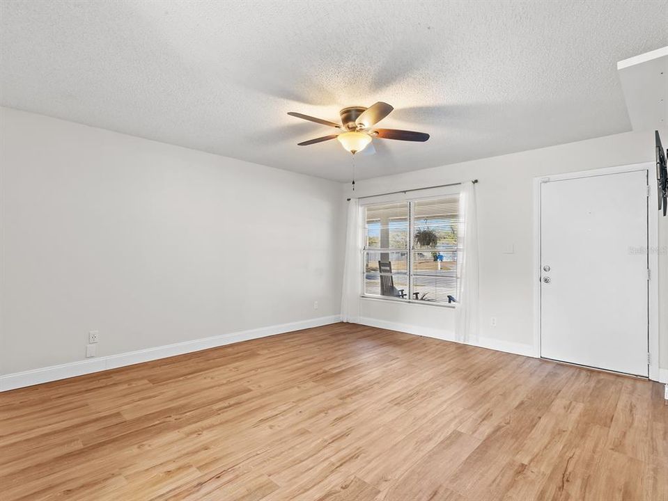 For Sale: $304,500 (3 beds, 2 baths, 1120 Square Feet)