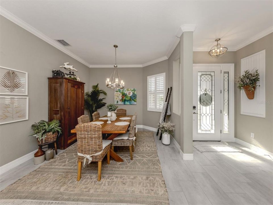 Dining room, foyer